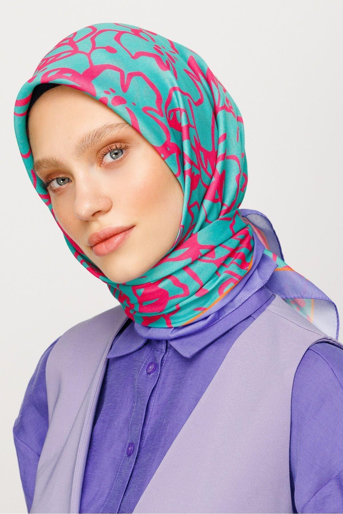 Square stylish women head scarf - Hijabi Mood