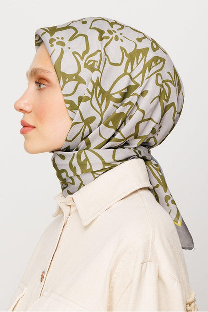 Square stylish women head scarf - Hijabi Mood