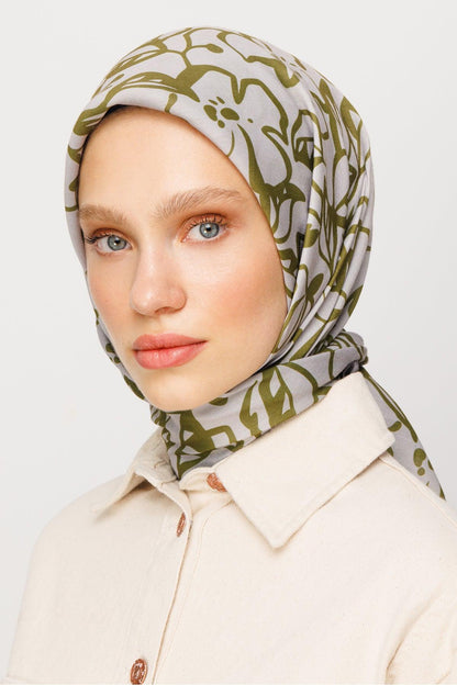 Square stylish women head scarf - Hijabi Mood